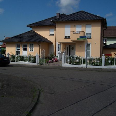Gaestehaus Tante Tienchen 7 Minuten Zu Fuss Zum Europa Park , Plus Kostenloses Parkplatzticket Rulantica ,Alle Unsere Suiten Haben Einen Balkon Rust Eksteriør billede